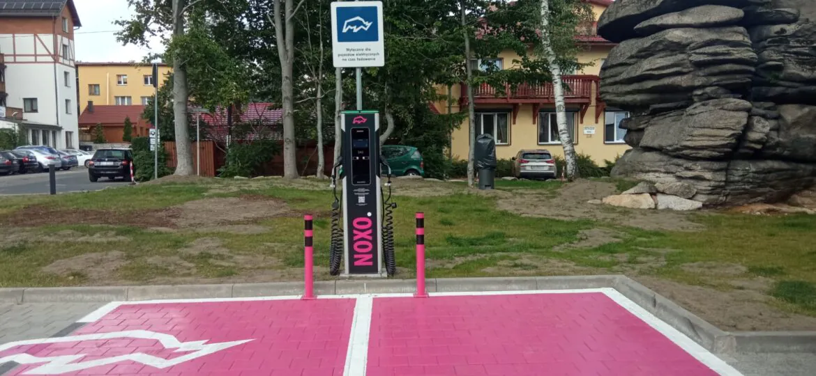 Stacja ładowania samochodów elektrycznych - Mercure Szklarska Poręba - SIEMENS Sicharge AC