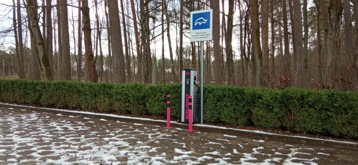 Stacja ładowania samochodów elektrycznych NOXO.ENERGY - Jabłoń-Lake Resort - Garo LS-4